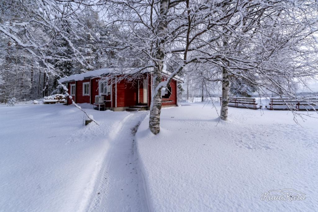 Talvinäkymä saunalle